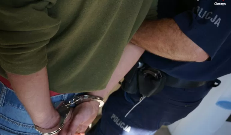 Wtargnęli do mieszkania i pobili 34-letniego mężczyznę. Grozi im do 5 lat więzienia