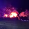 [WIDEO, FOTO] Wybuch butli z gazem i pożar w Cisownicy. Ranna została jedna osoba