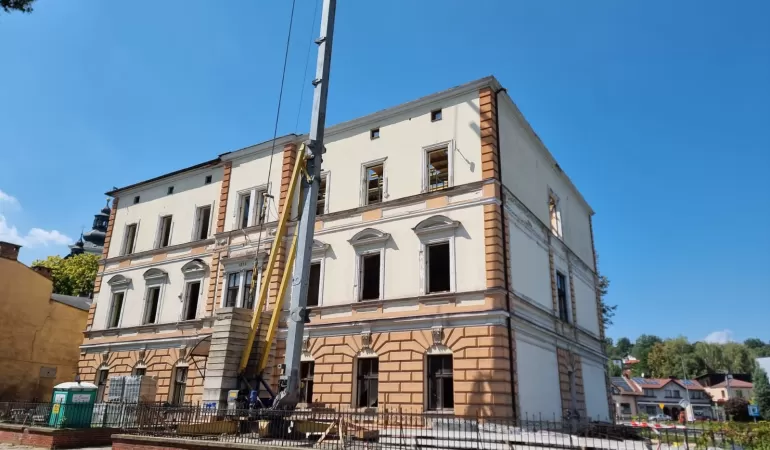 Trwa przebudowa budynku dawnego Gimnazjum nr 2 w Skoczowie. To inwestycja za 23,5 mln zł