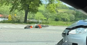 Groźne zdarzenie w Cieszynie. Samochód osobowy zderzył się z motocyklem