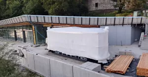 Replika tramwaju stanęła już na ul. Zamkowej