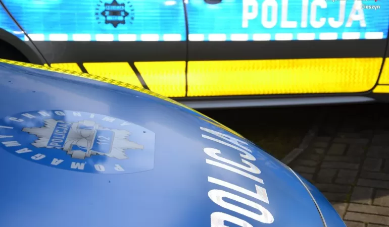 policja, radiowóz, cieszyn, amochód, na sygnale, ilustracyjne