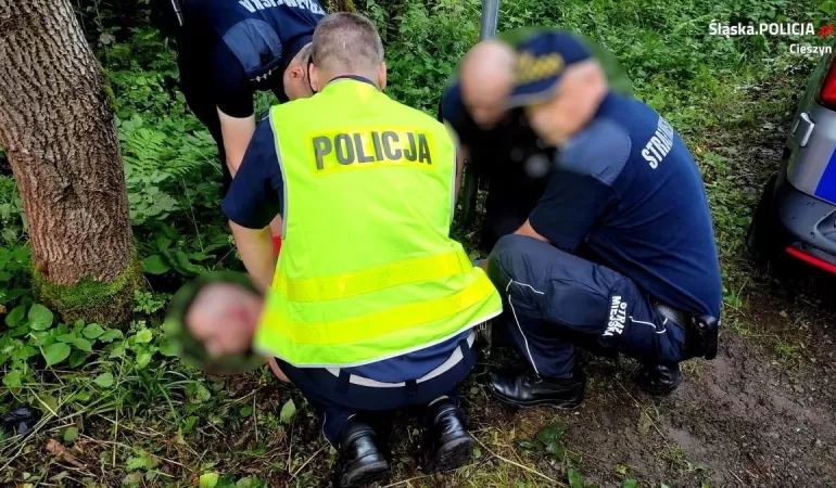 Wtargnął na posesję i kastetem zaatakował jej właściciela. Został zatrzymany po pościgu