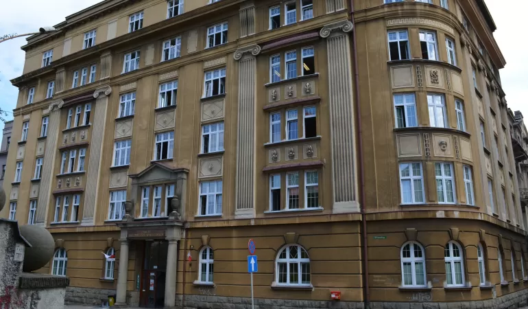 Budynek bielskiego ZUS przy ulicy Krasińskiego w Bielsku-Białej