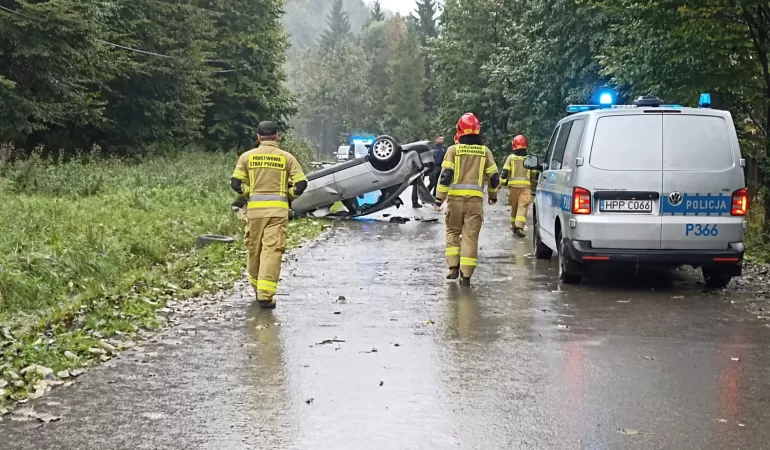 Kraksa z udziałem kradzionego pojazdu na ul. Polańskiej w Ustroniu - 24.09.2023