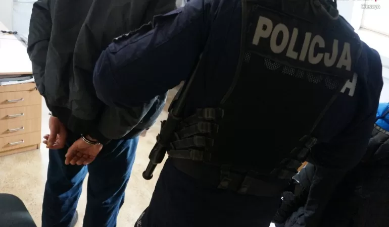 Mimo sądowego zakazu wsiadł za kierownicę i doprowadził do kolizji. Miał 4 promile!
