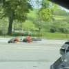 Groźne zdarzenie w Cieszynie. Samochód osobowy zderzył się z motocyklem